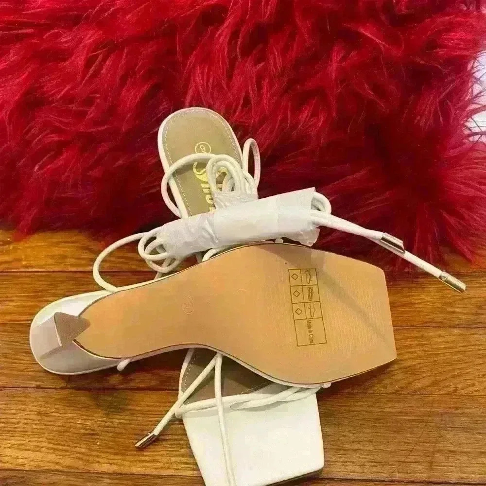New SHELN SANDAL SIZE 9 - Picture 3 of 5